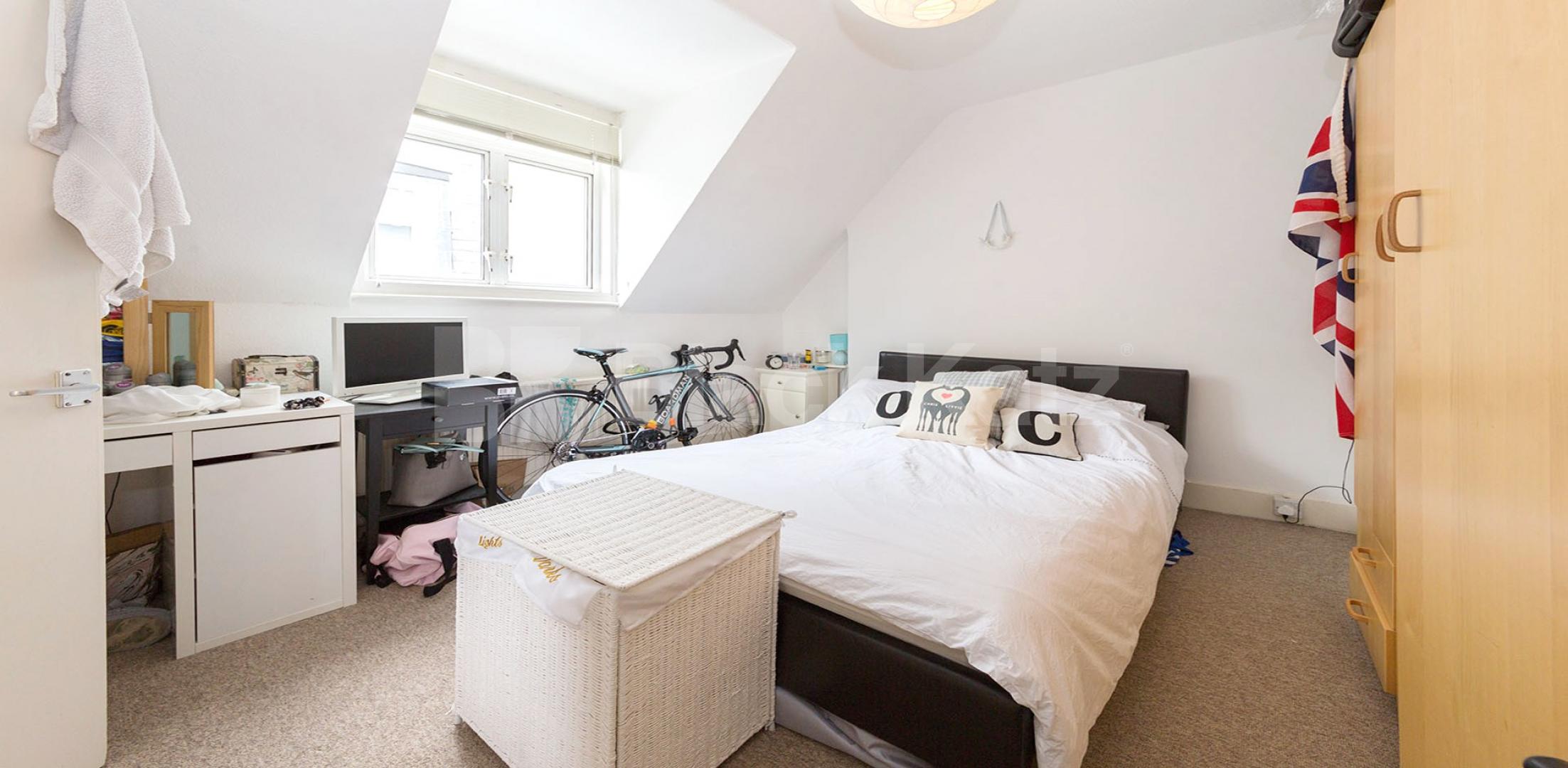 Stunning  Apartment Sulgrave Road, Shepherds Bush, Shepherds Bush